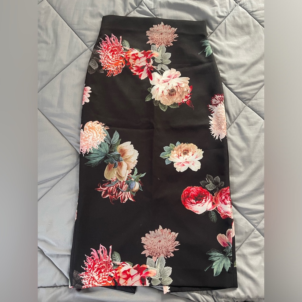 Zara Black Floral Pencil Skirt – Elegant High-Waist Midi